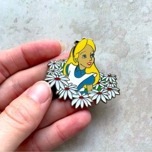 Disney Alice in Wonderland flowers Trading Pin